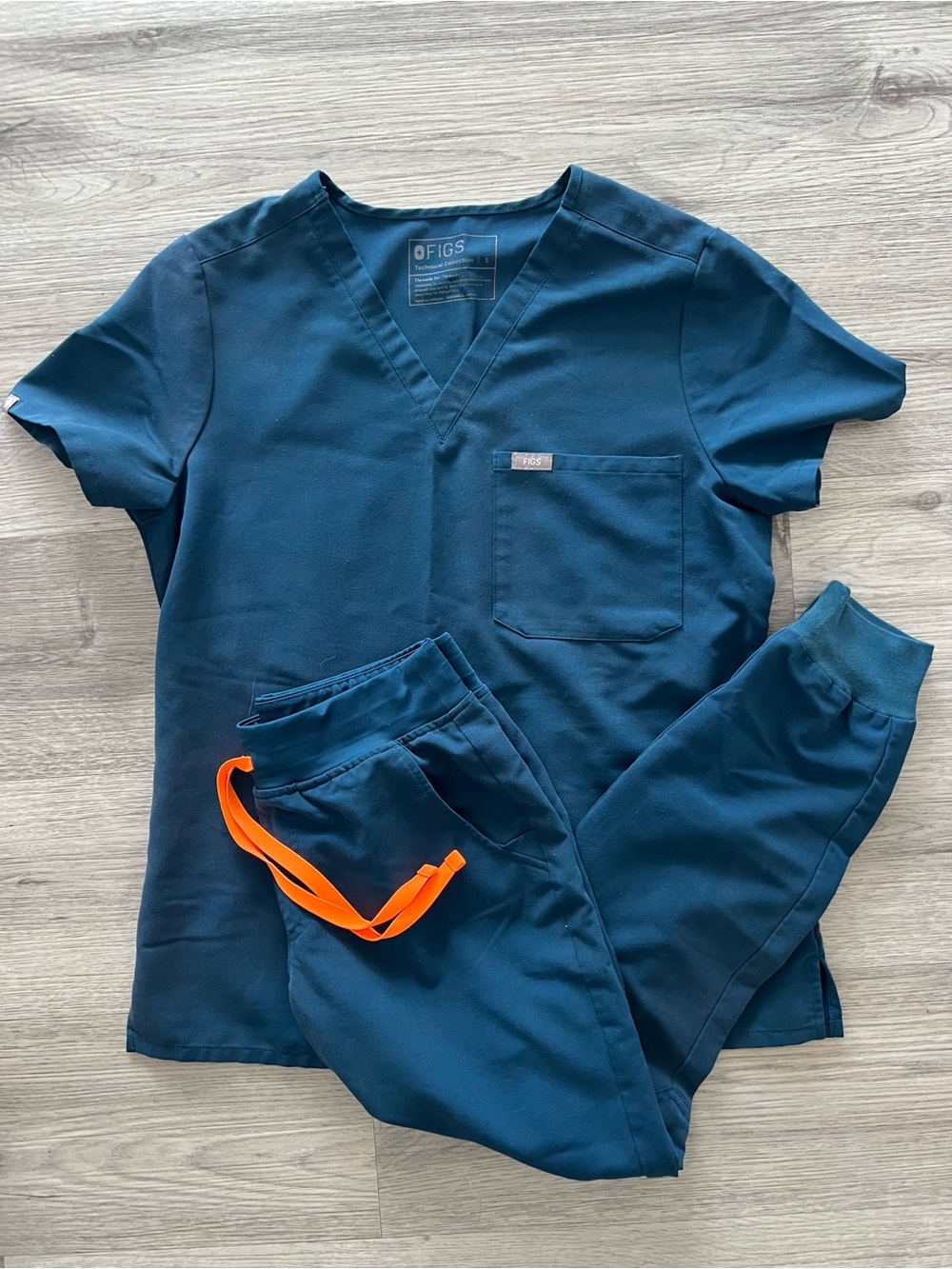 Figs Deep ReefScrub Top(S) and Jogger Pants with Orange Drawstring(XS/Petite)
